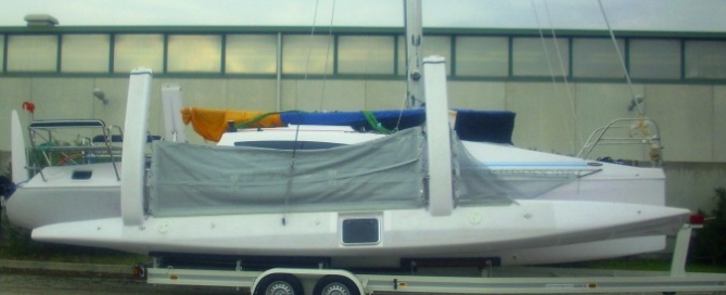 corsair_970_trimaran_on_a_trailer___Trailerability