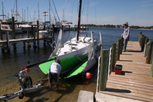 LAUNCHING-SAILING-CORSAIR-760-SPORT-TRIMARAN