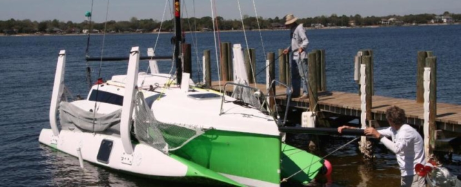 LAUNCHING-SAILING-CORSAIR-760-SPORT-TRIMARAN