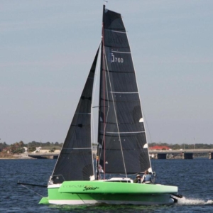 LAUNCHING-SAILING-CORSAIR-760-SPORT-TRIMARAN