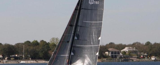 LAUNCHING-SAILING-CORSAIR-760-SPORT-TRIMARAN